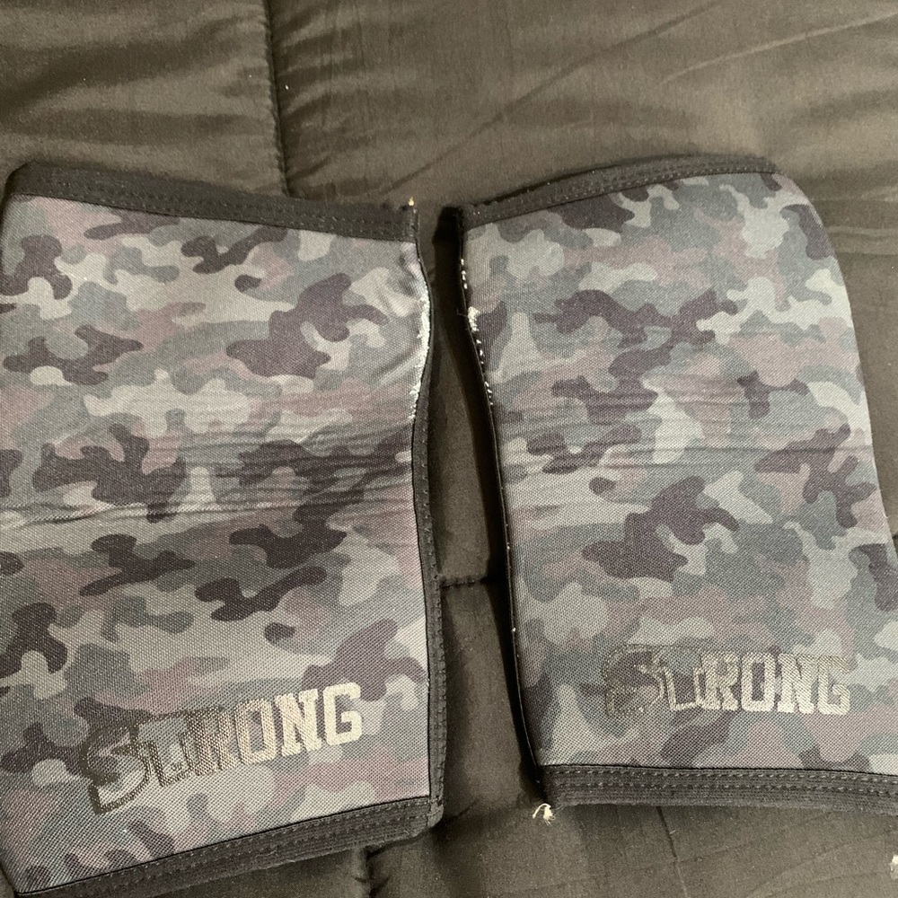 LIFTING KNEE SLEEVES